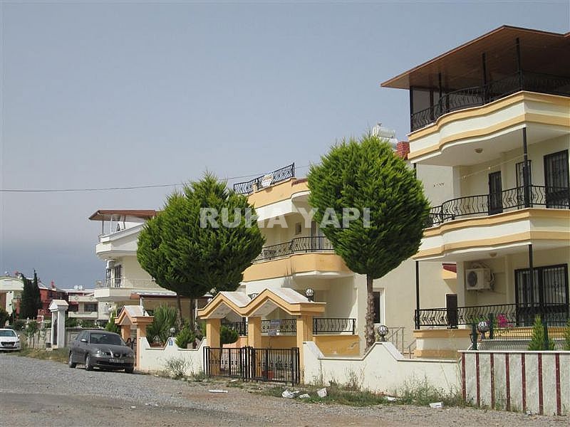 DİDİM EFELER MAHALLESİ  YOLA CEPHELİ SIFIR AYARINDA 8 YILLIK  MASRAFSIZ VİLLA