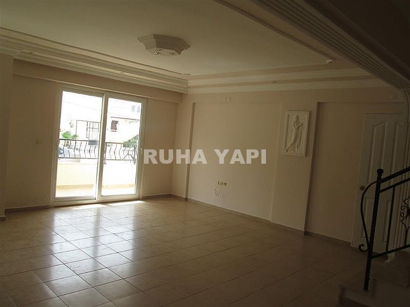 DİDİM EFELER MAHALLESİ  YOLA CEPHELİ SIFIR AYARINDA 8 YILLIK  MASRAFSIZ VİLLA