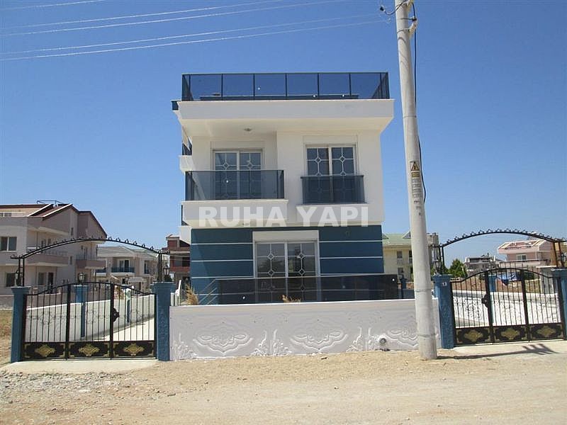 didim liman yolunda 4+1 ayrı mutfak otoparklı bahçeli villa