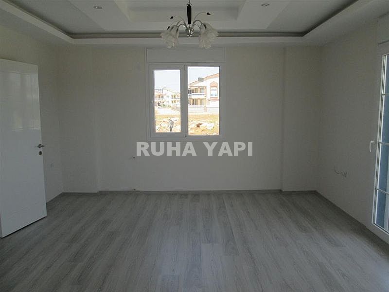 didim liman yolunda 4+1 ayrı mutfak otoparklı bahçeli villa