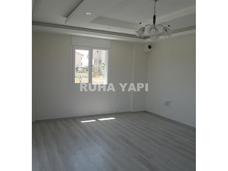 didim liman yolunda 4+1 ayrı mutfak otoparklı bahçeli villa