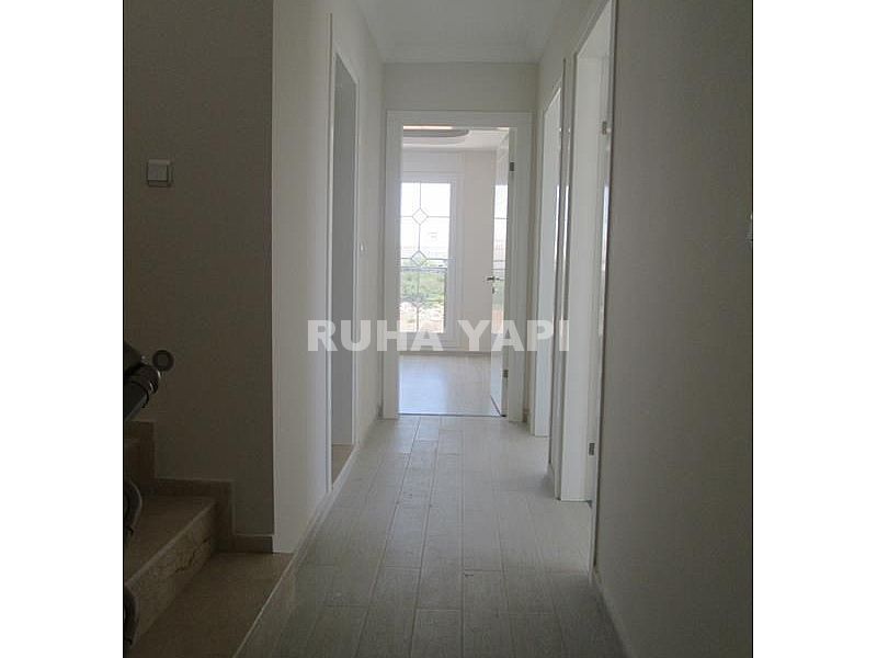 didim liman yolunda 4+1 ayrı mutfak otoparklı bahçeli villa