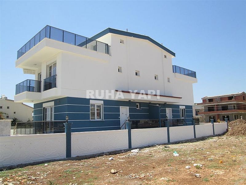 didim liman yolunda 4+1 ayrı mutfak otoparklı bahçeli villa