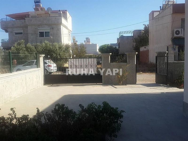 DİDİM MERKEZDE 4+1 AYRI MUTFAK OTOPARK VE BAHÇELİ VİLLA