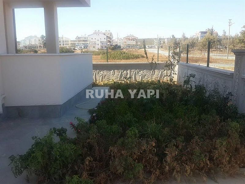 DİDİM MERKEZDE 4+1 AYRI MUTFAK OTOPARK VE BAHÇELİ VİLLA