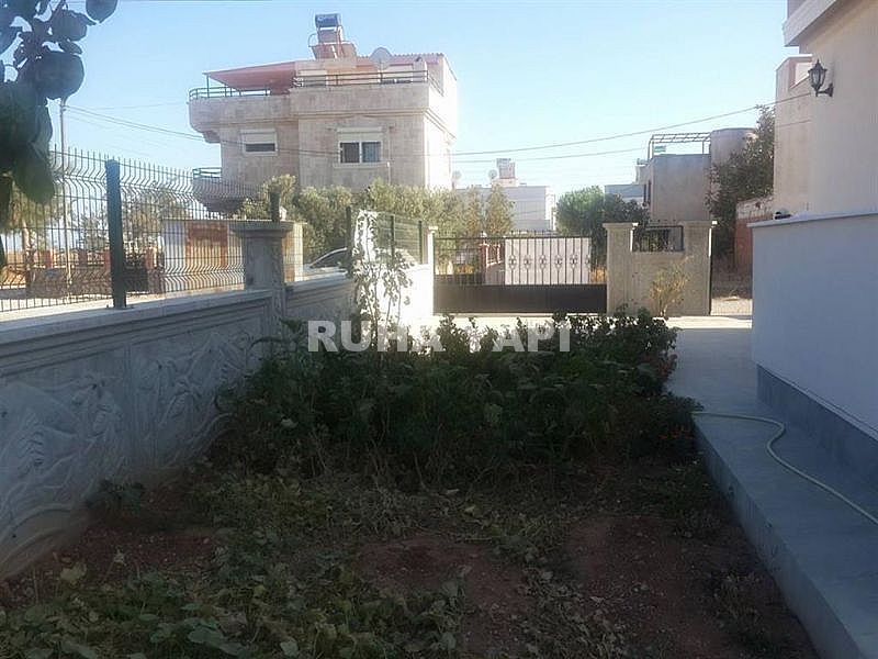 DİDİM MERKEZDE 4+1 AYRI MUTFAK OTOPARK VE BAHÇELİ VİLLA