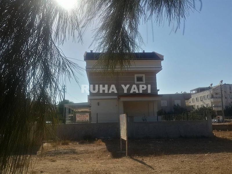 DİDİM MERKEZDE 4+1 AYRI MUTFAK OTOPARK VE BAHÇELİ VİLLA