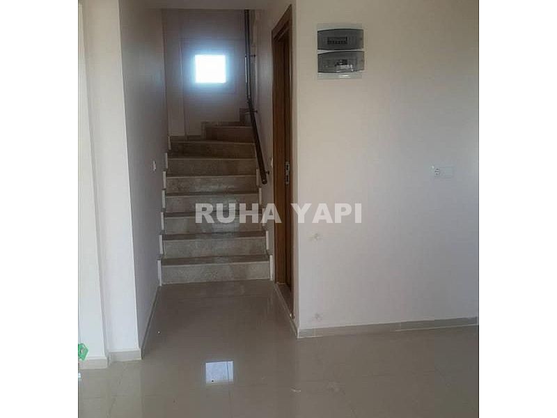 DİDİM MERKEZDE 4+1 AYRI MUTFAK OTOPARK VE BAHÇELİ VİLLA