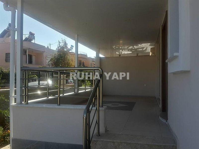 DİDİM MERKEZDE 4+1 AYRI MUTFAK OTOPARK VE BAHÇELİ VİLLA