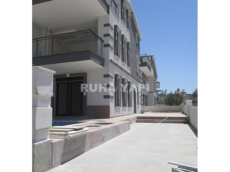 YEŞİLKENT YOLUNDA YOLA SIFIR TAM MÜSTAKİL HAVUZLU BAHÇELİ VİLLALAR