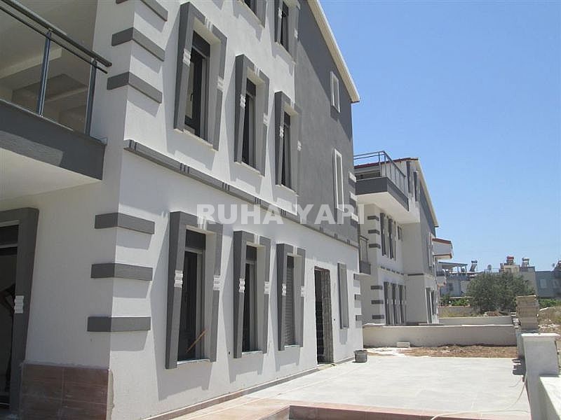 YEŞİLKENT YOLUNDA YOLA SIFIR TAM MÜSTAKİL HAVUZLU BAHÇELİ VİLLALAR