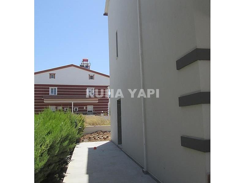 YEŞİLKENT YOLUNDA YOLA SIFIR TAM MÜSTAKİL HAVUZLU BAHÇELİ VİLLALAR