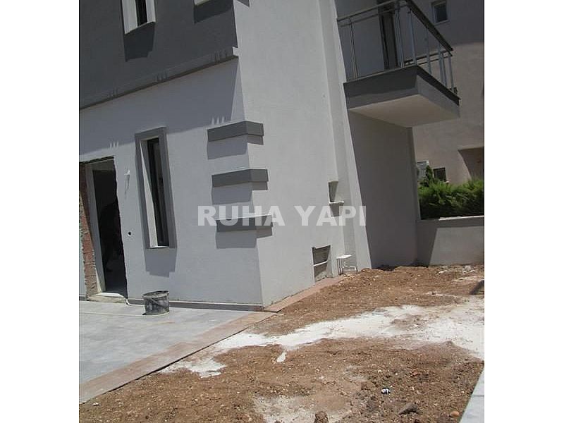 YEŞİLKENT YOLUNDA YOLA SIFIR TAM MÜSTAKİL HAVUZLU BAHÇELİ VİLLALAR