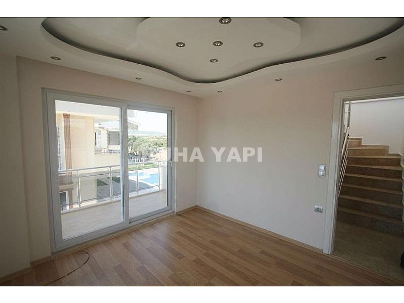 YEŞİLKENTTE BAHÇELİ HAVUZLU VİLLA SON 3 ADET 