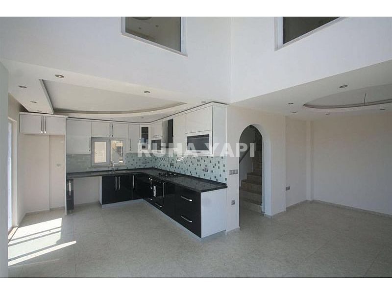 YEŞİLKENTTE BAHÇELİ HAVUZLU VİLLA SON 3 ADET 