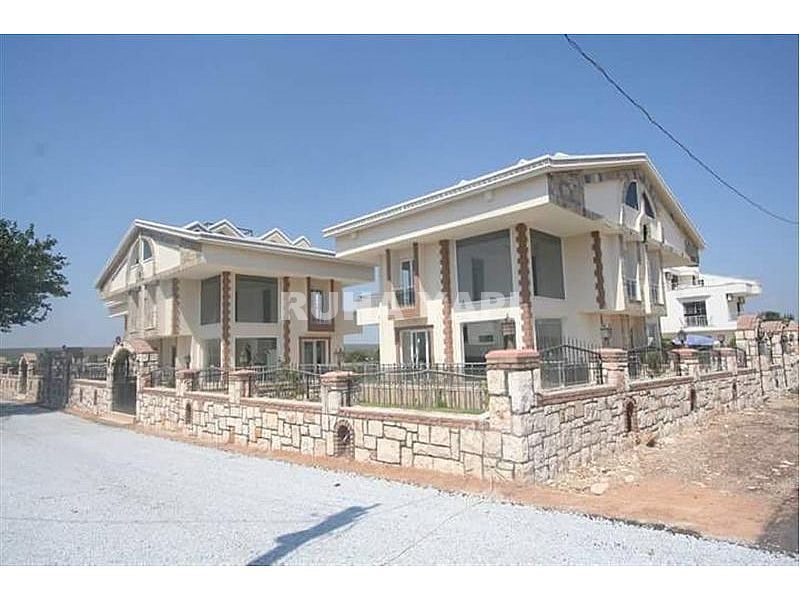 YEŞİLKENTTE BAHÇELİ HAVUZLU VİLLA SON 3 ADET 