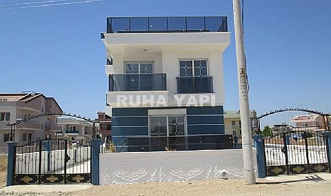 didim liman yolunda 4+1 ayrı mutfak otoparklı bahçeli villa
